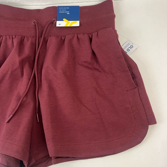 Old Navy Dynamic Fleece High Rise 3.5” Shorts, Medium - Picture 2 of 6